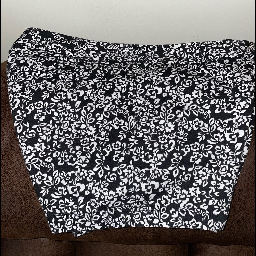 Worn once PERFECT Black & White Shorts